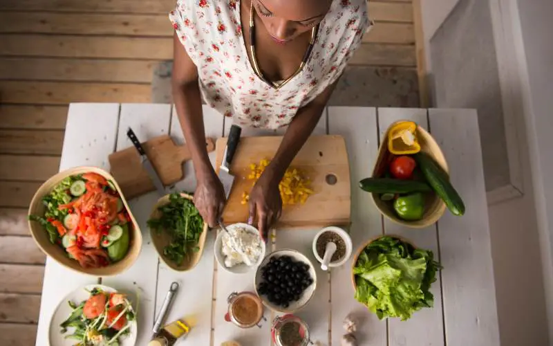 15 Formas Increíbles de Ganar Dinero Cocinando en Casa